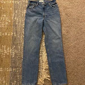 Abercrombie Ultra High Rise 90s Straight Jean 30L